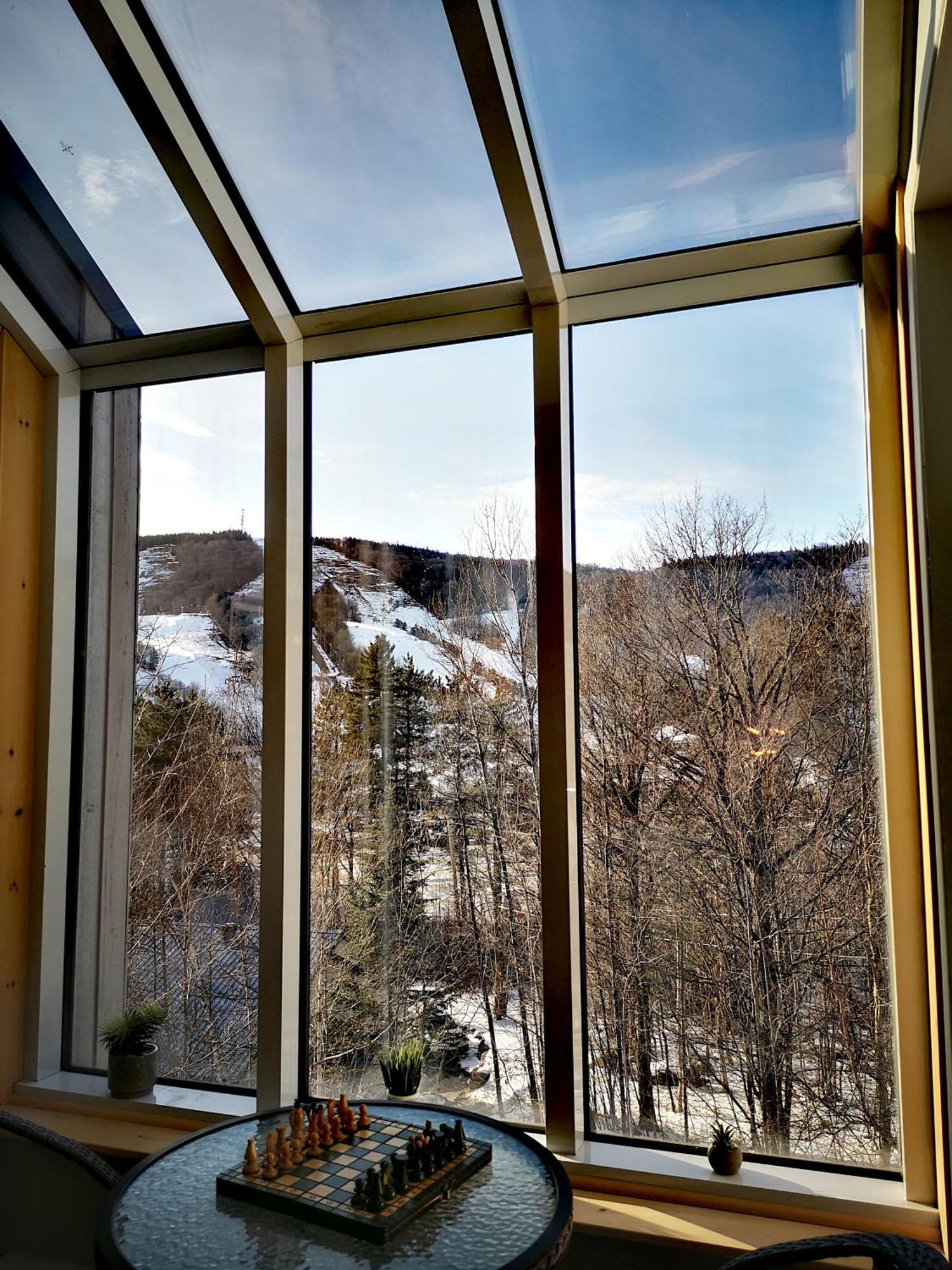 Condo Sur 2 Niveaux Avec Magnifique Vue Sur La Montagne สโตนแฮม ภายนอก รูปภาพ