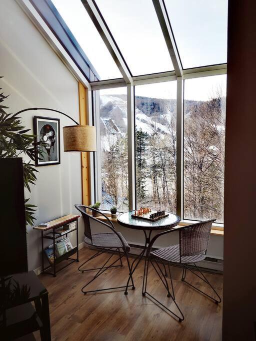 Condo Sur 2 Niveaux Avec Magnifique Vue Sur La Montagne สโตนแฮม ภายนอก รูปภาพ